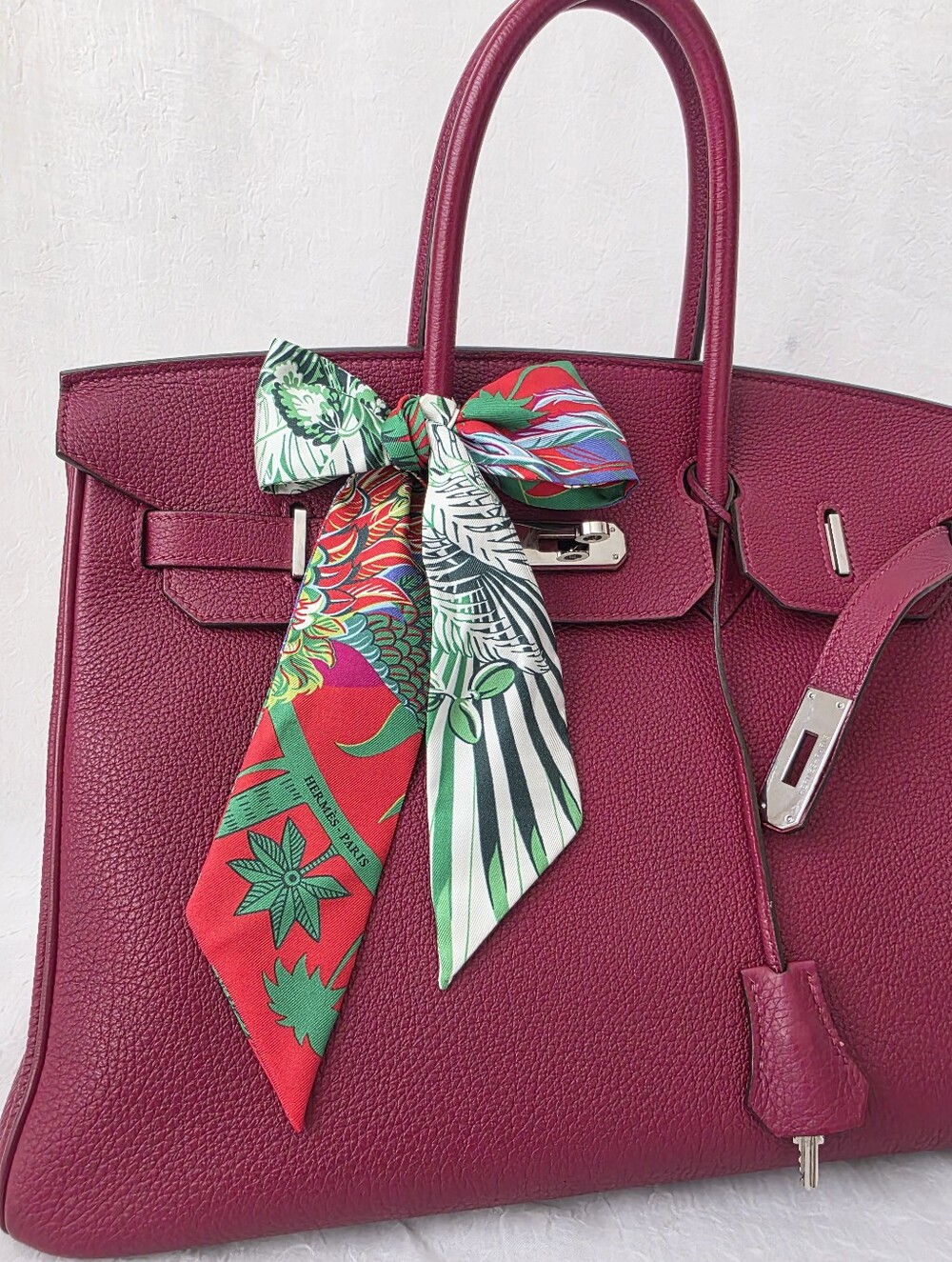 Auth Hermes Tropical Silk Twilly